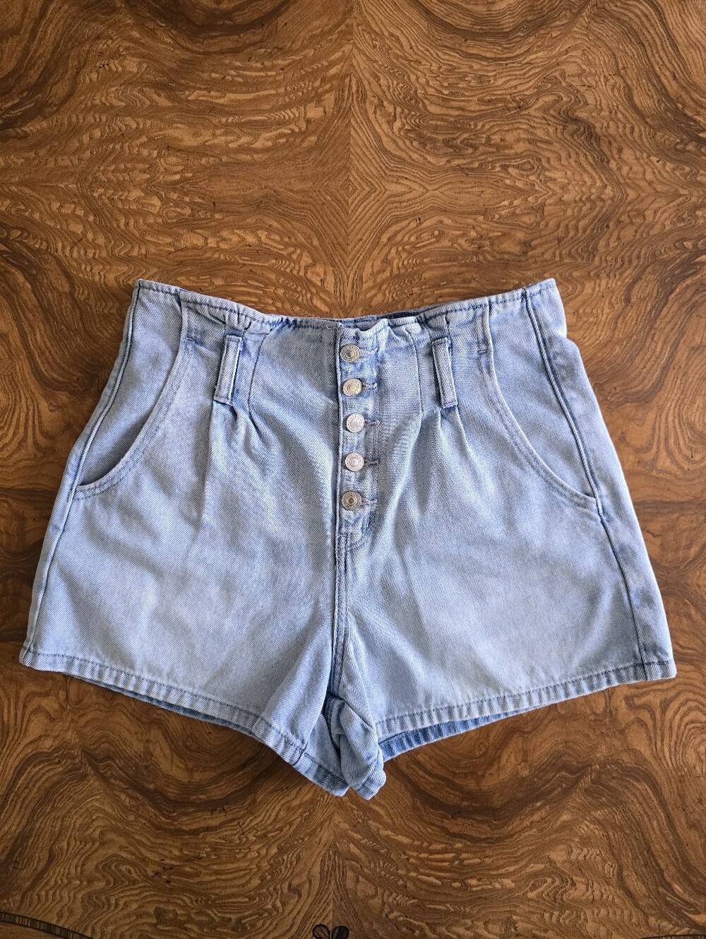 American Eagle Mom Shorts High-Rise Button-Fly Light Wash Denim Womens Size 6